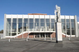 Mehr über den Artikel erfahren Mit dem Heimatverein ins Heinz-Hilpert-Theater