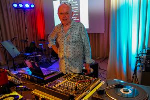 Mehr über den Artikel erfahren Mengeder Oldie-Disco wieder im Saalbau