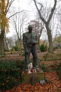 Mehr über den Artikel erfahren Knappen- vereine legen Kranz nieder