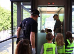 Mehr über den Artikel erfahren Mengeder Vorschul- kinder zum Thema Sicherheit & Aufzüge geschult