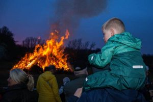 Read more about the article Osterfeuer in Mengede – 400 Besucher waren dabei