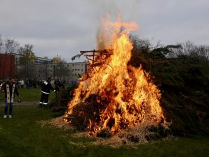 Read more about the article Endlich wieder Osterfeuer in Mengede