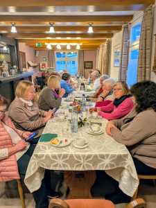 Mehr über den Artikel erfahren Volles Haus beim Klöncafé